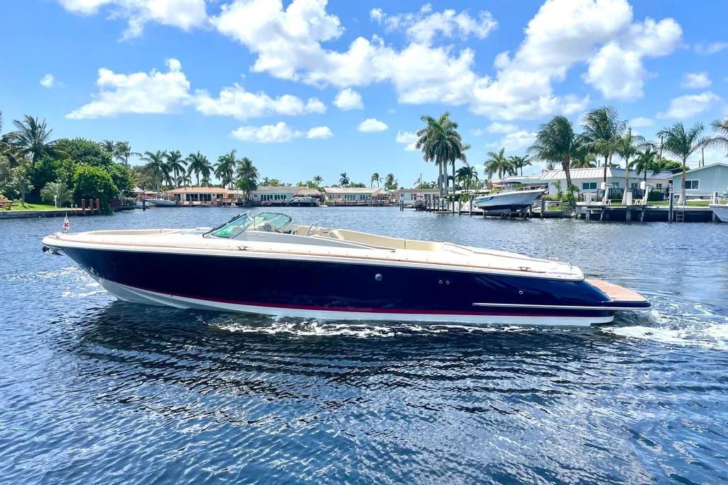 2017 Chris-Craft Launch 32