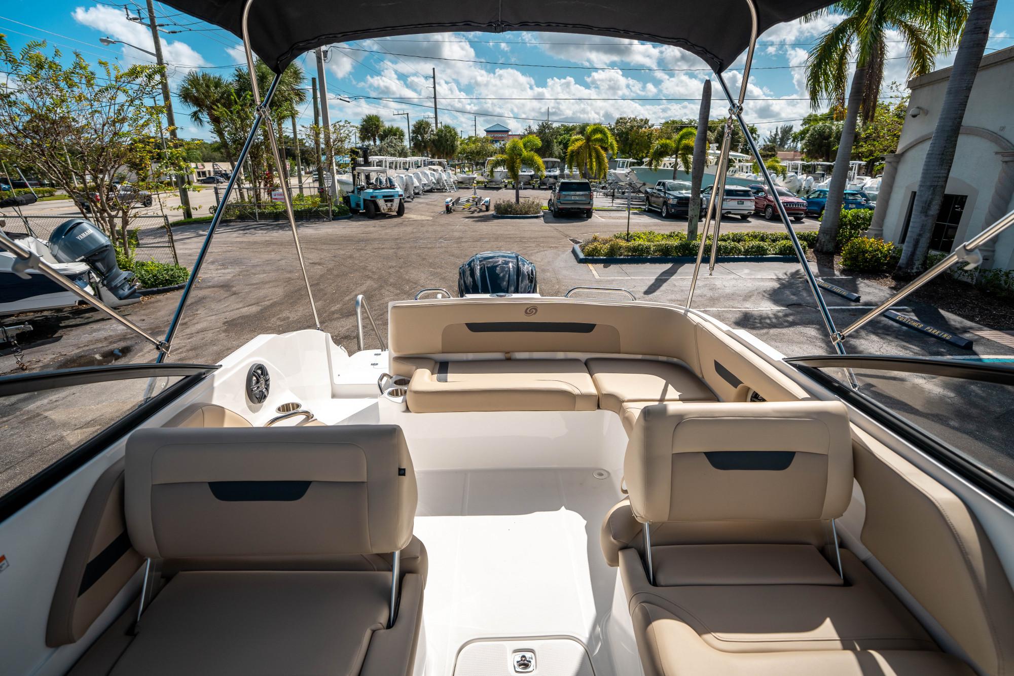 2025 Hurricane SunDeck 235 OB - 10