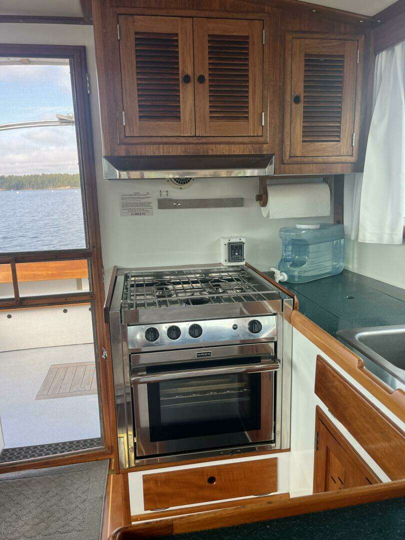 1986 Wilbur Flybridge Cruiser - Image 17