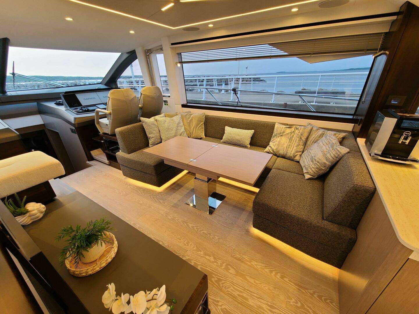 2023 Sunseeker 68 Manhattan - Image 11