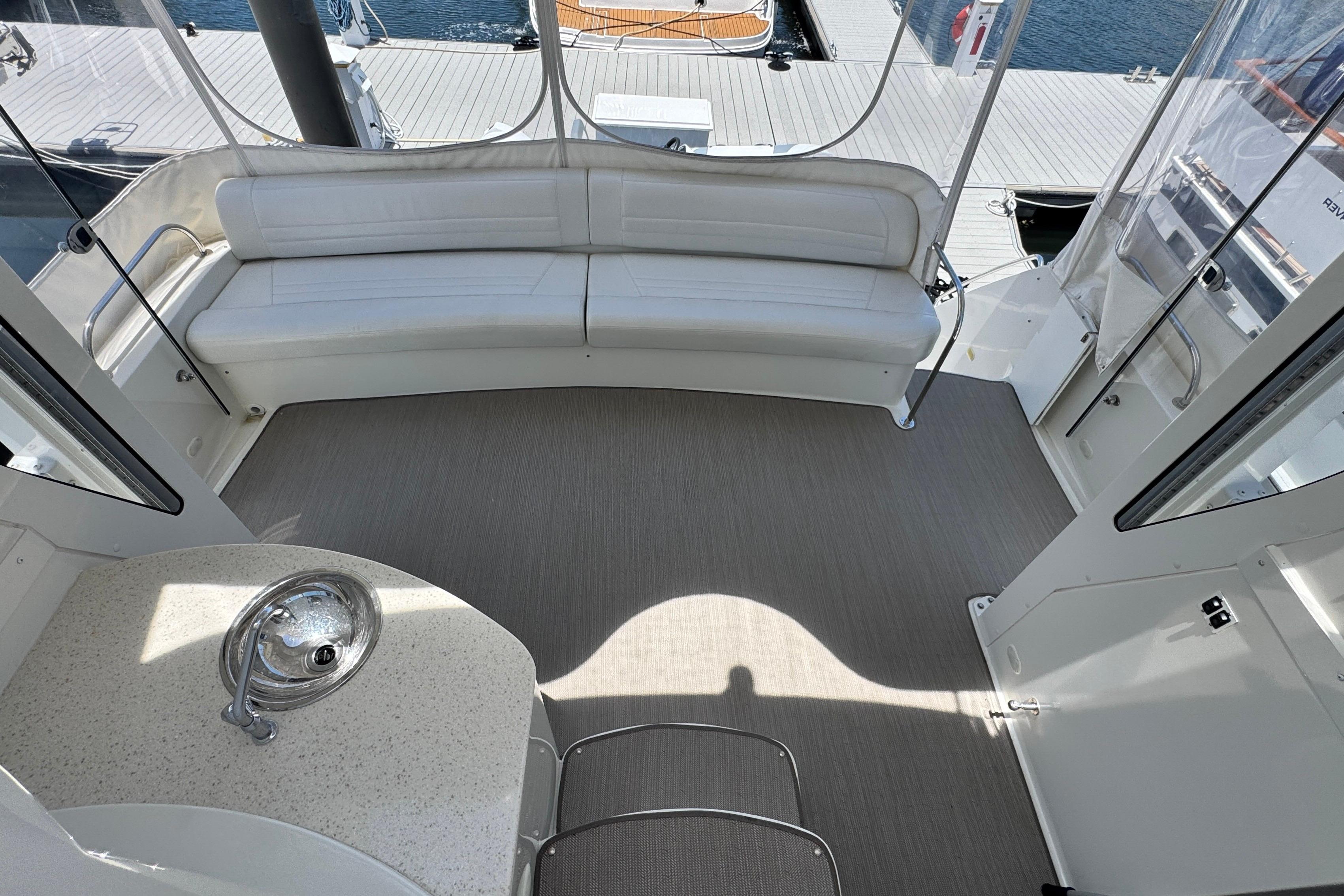 2007 Carver 47 Motor Yacht Aft Sun Deck Seating