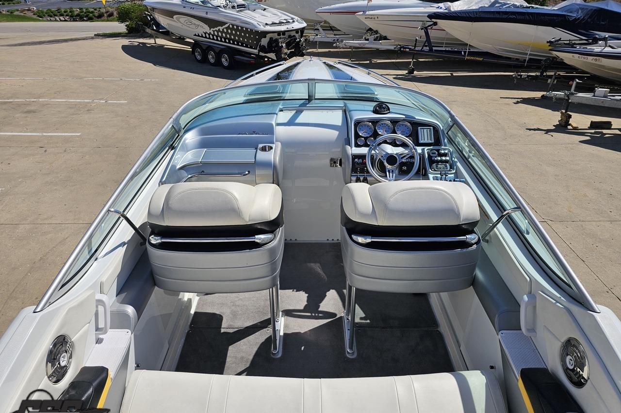 2014 Formula 292 FASTech boat interior with sleek dashboard and comfortable seating.