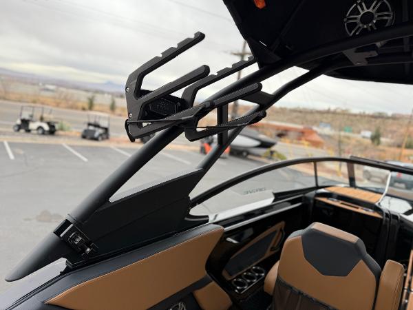 2025 Yamaha Boats 255XD interior with sleek design and modern features.