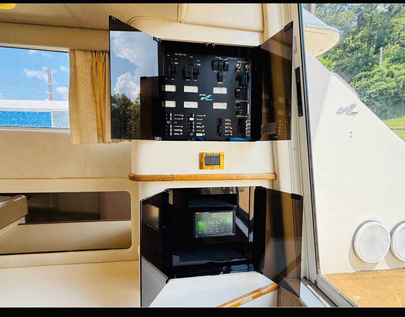1997 Sea Ray Express Bridge 440 - 16