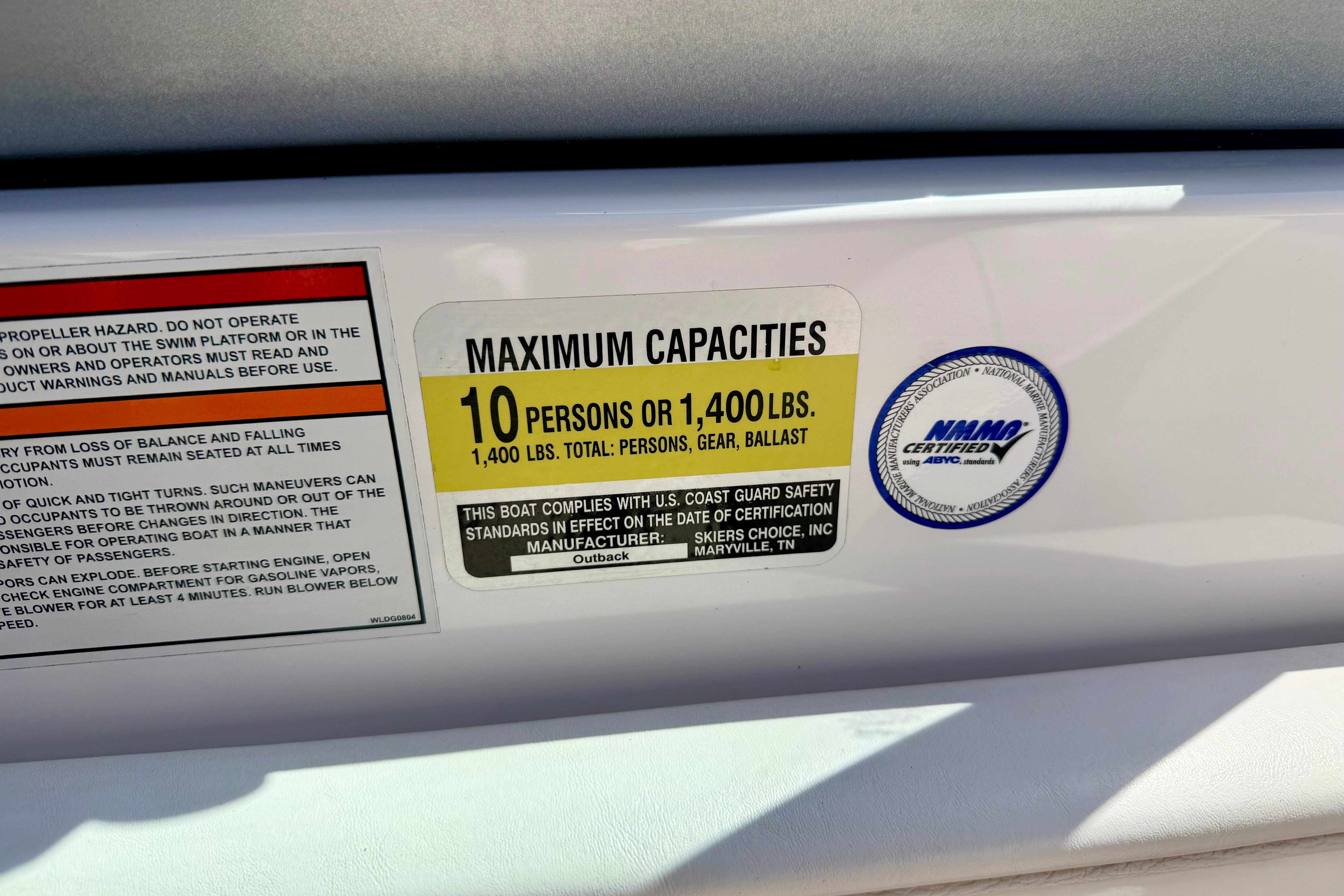 2008 Moomba Outback V capacity label, maximum 10 persons or 1,400 lbs, NMMA certified.