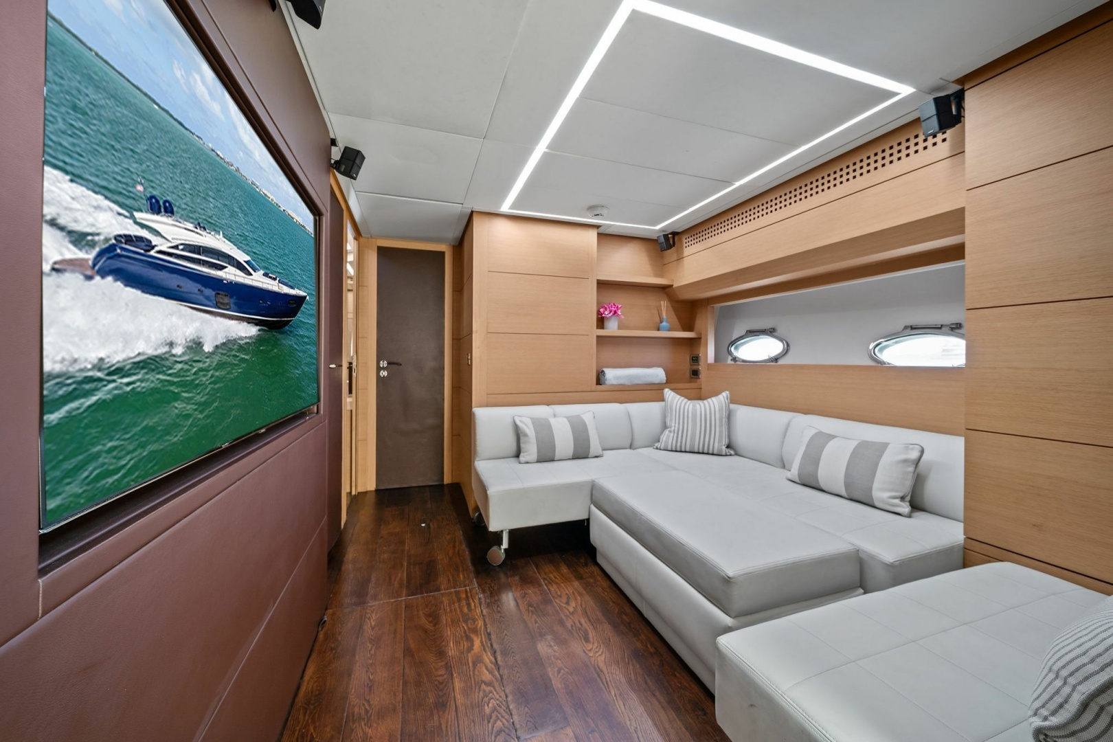 2013 Pershing 82 - Image 40