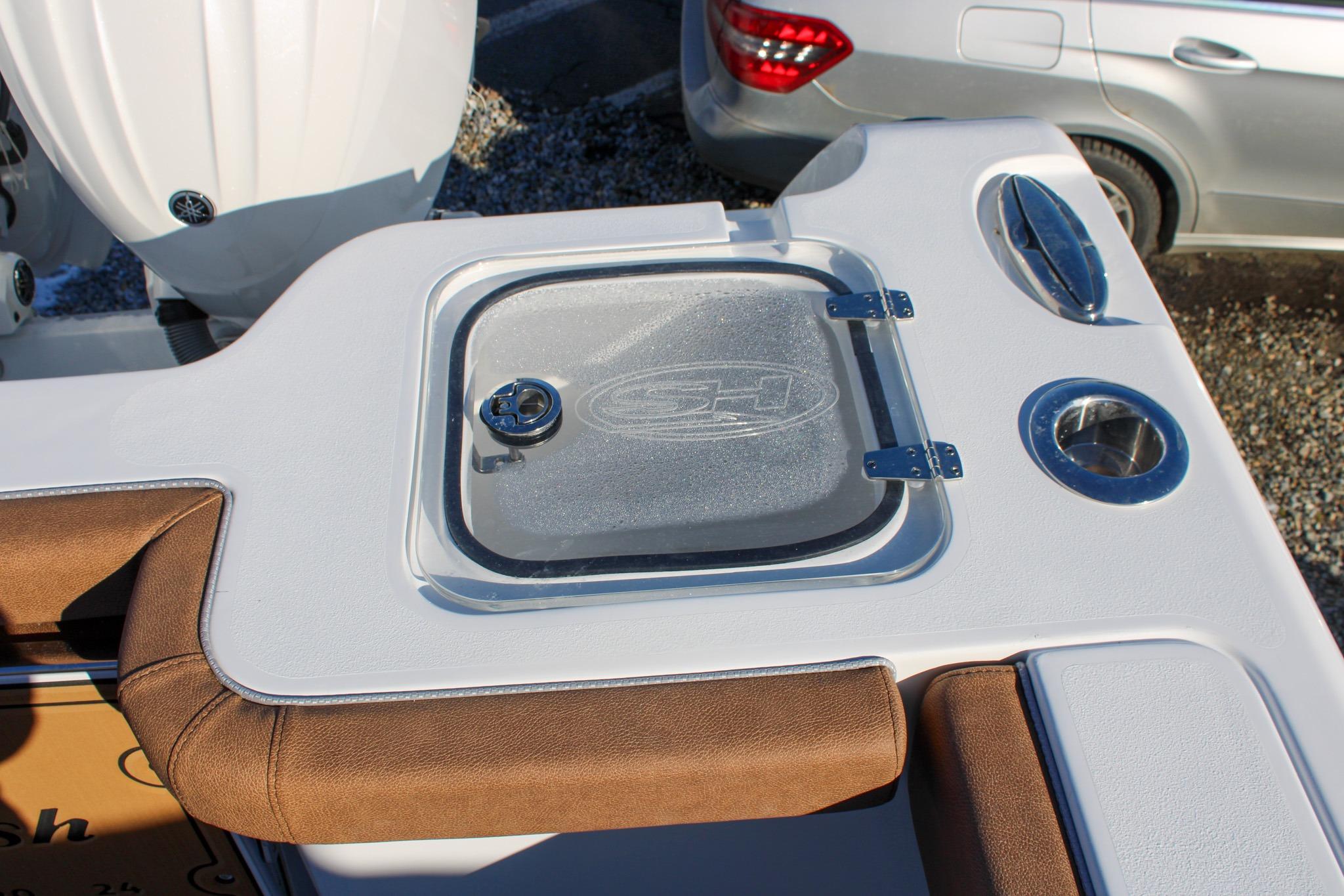 2026 Sea Hunt Gamefish 25 boat deck with storage compartment and cup holders.