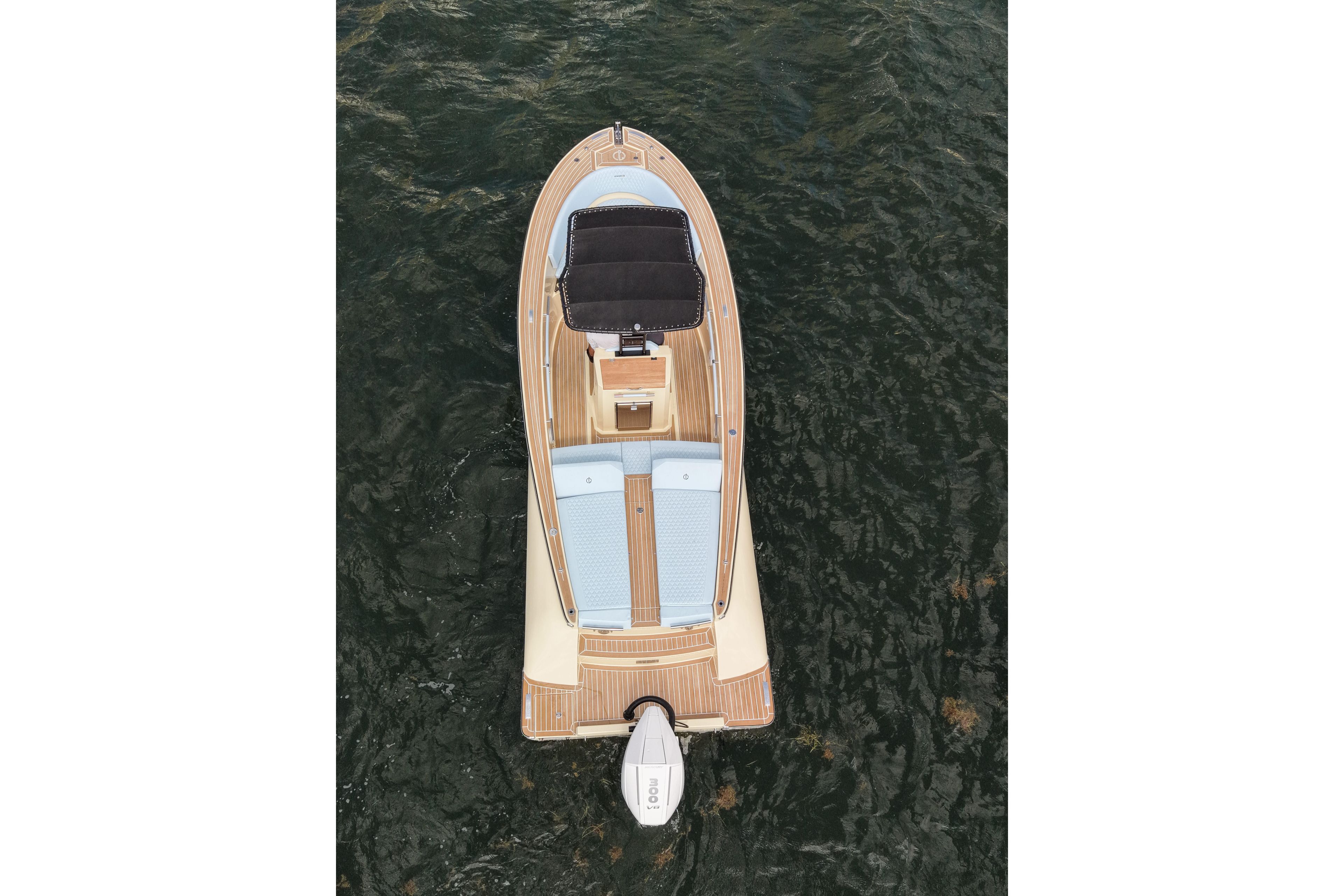 Overhead view of 2026 Lilybaeum Levanzo 25 boat on water.
