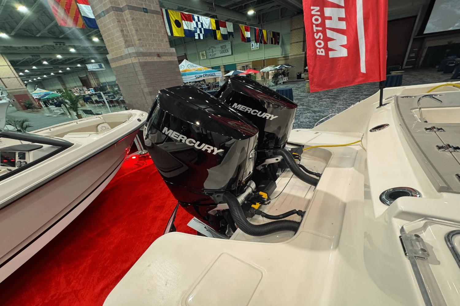 2025 Boston Whaler 330 Vantage - 9