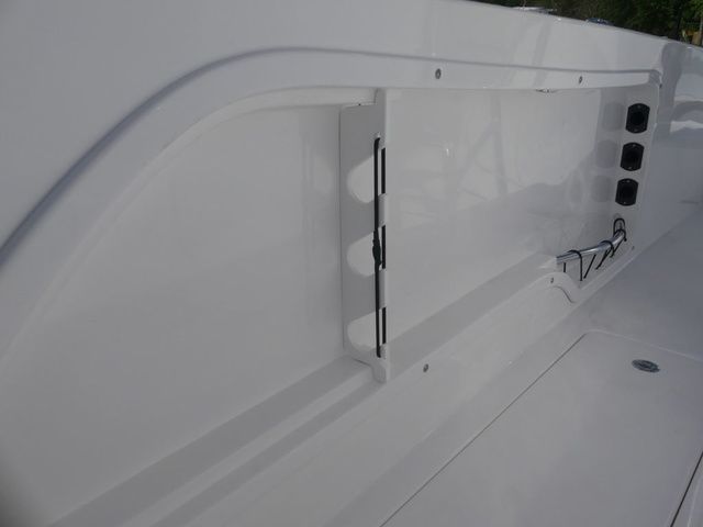 2026 Twin Vee 240 STX - 13