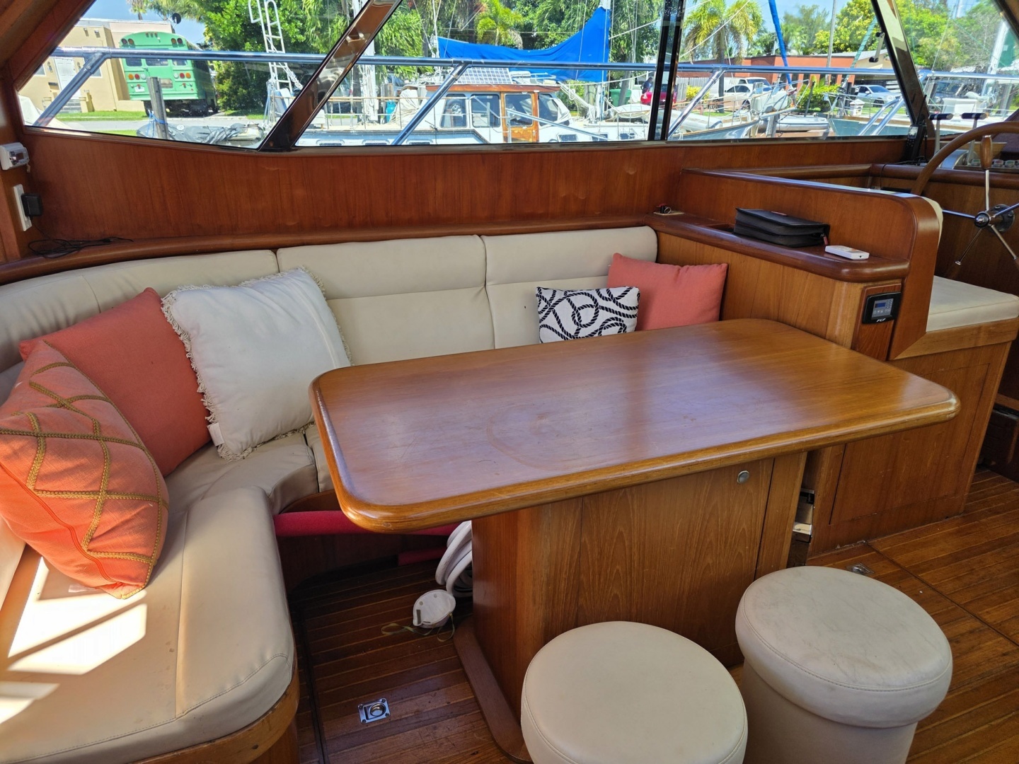 2001 Horizon Sundeck - Image 10