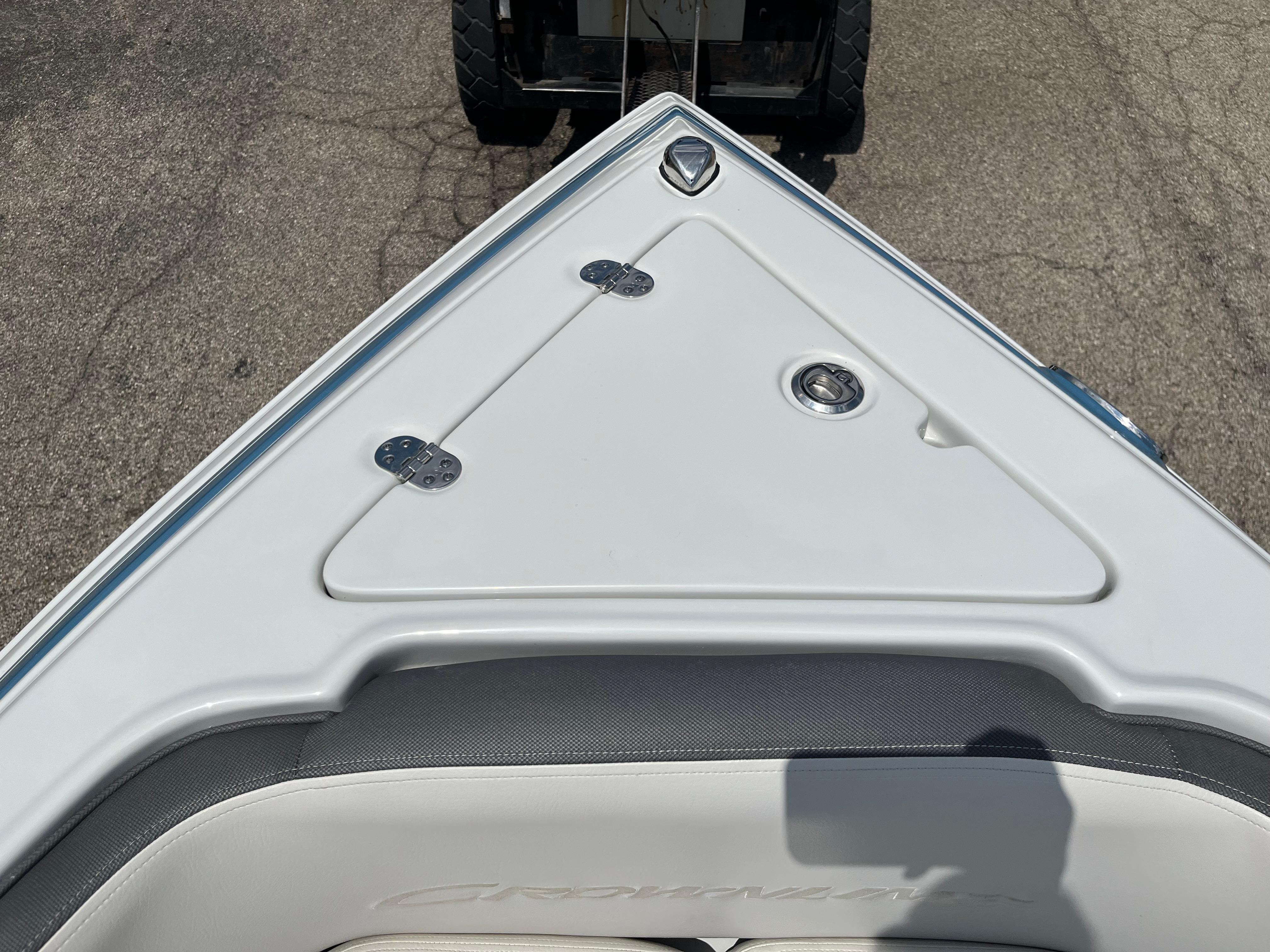 2022 Crownline 280 SS boat bow with sleek design and stainless steel fittings.