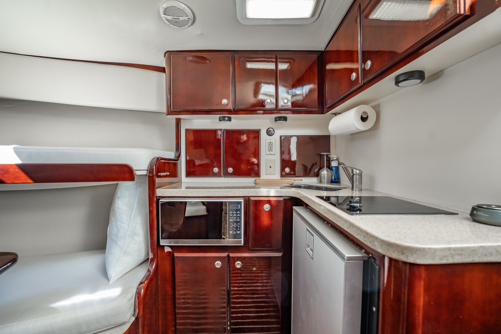 2004 Luhrs 320 Open - Image 34