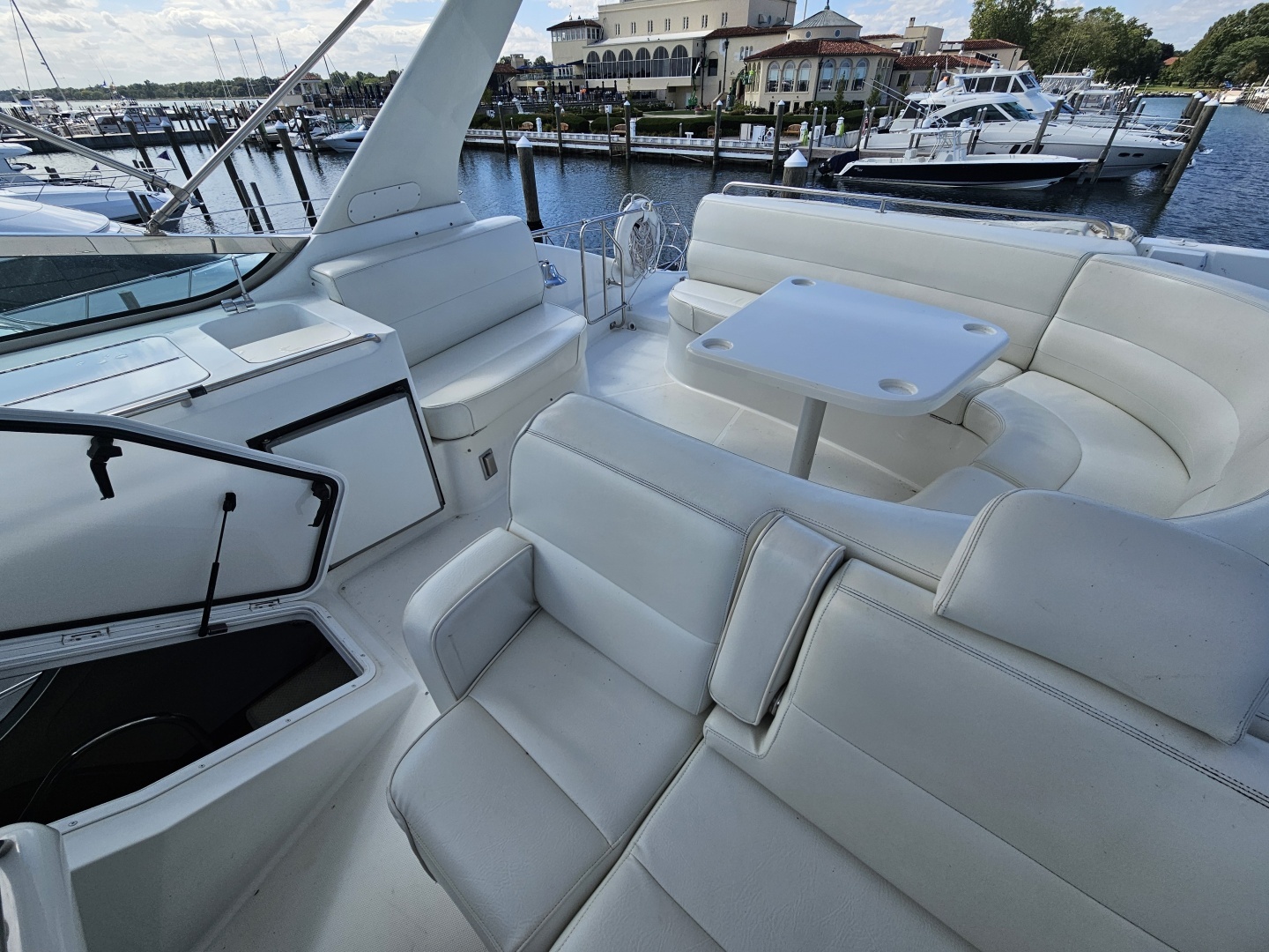 1999 Carver 530 Voyager - Image 36