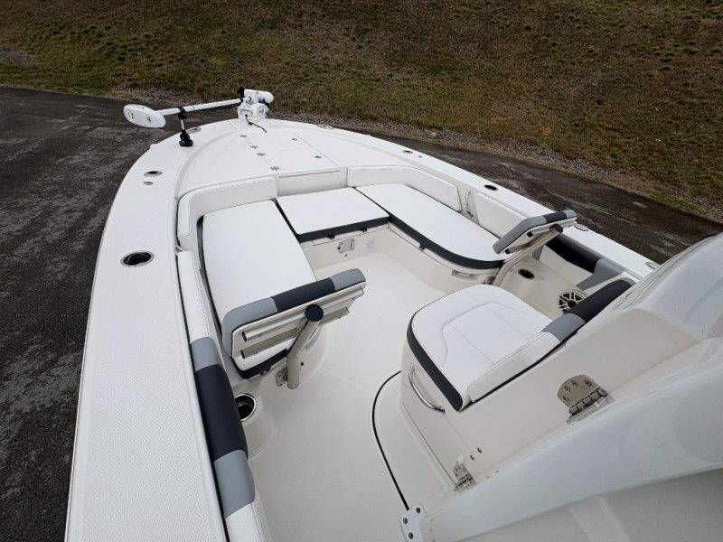 2026 Robalo 246 Cayman - 118