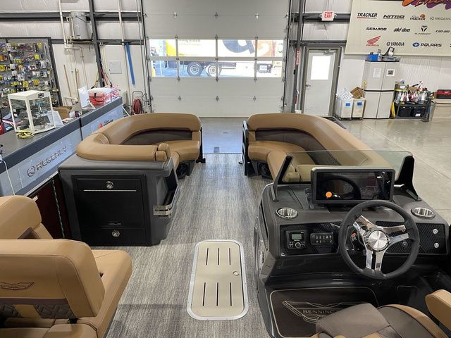 2026 Bennington M L-Bench 22 ML - 18