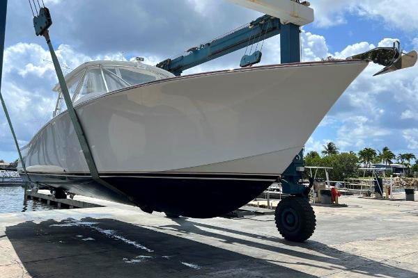 Hull side at haulout
