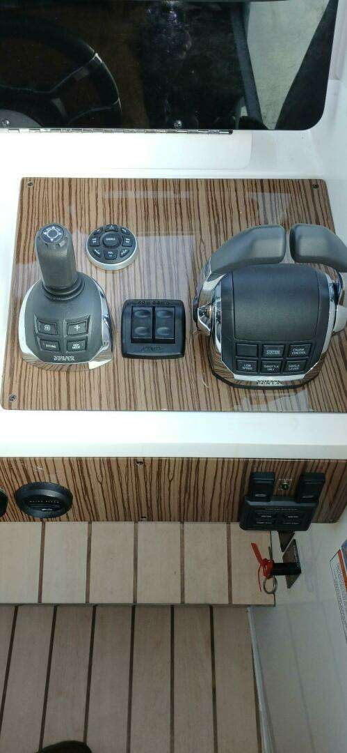 2014 Cruisers Yachts — - Image 26