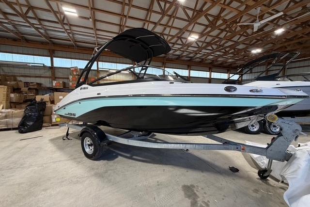 2026 Yamaha Boats AR195