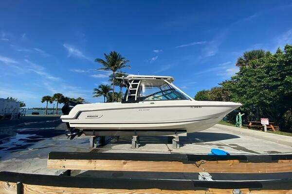 2018 Boston Whaler 270 Vantage