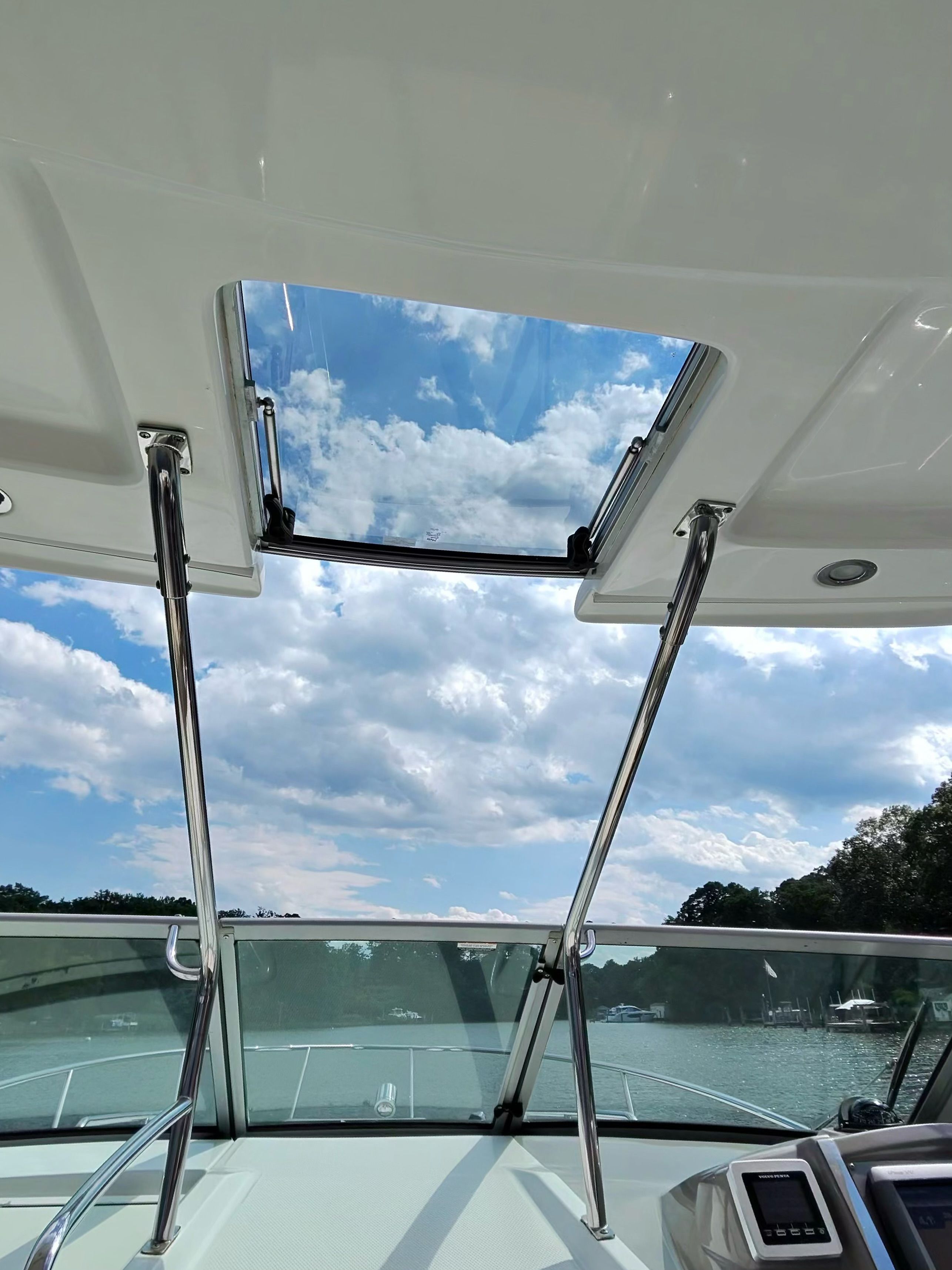 2013 Chaparral 330 Signature - 21