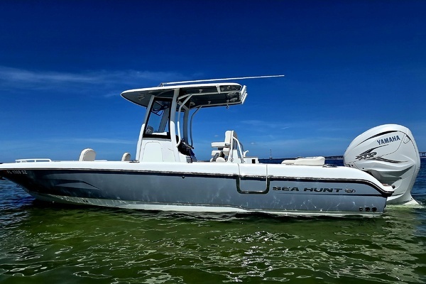 2021 Sea Hunt Escape 27 Center Console