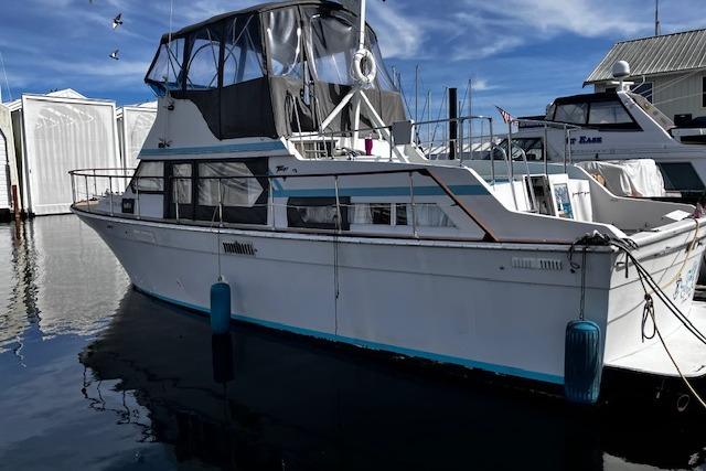 1973 Tollycraft 40 Tri-Cabin Motor Yacht