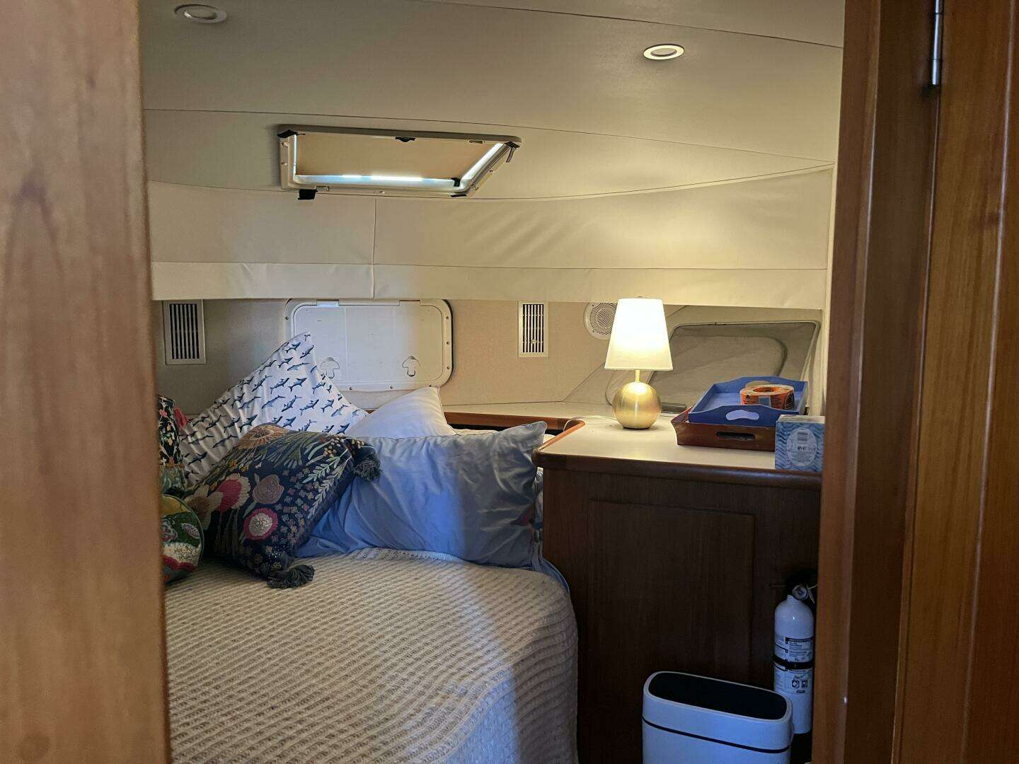 1995 Carver 440 Aft Cabin - Image 31
