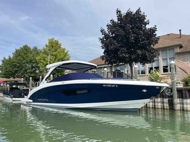 2023 Regal 3300
