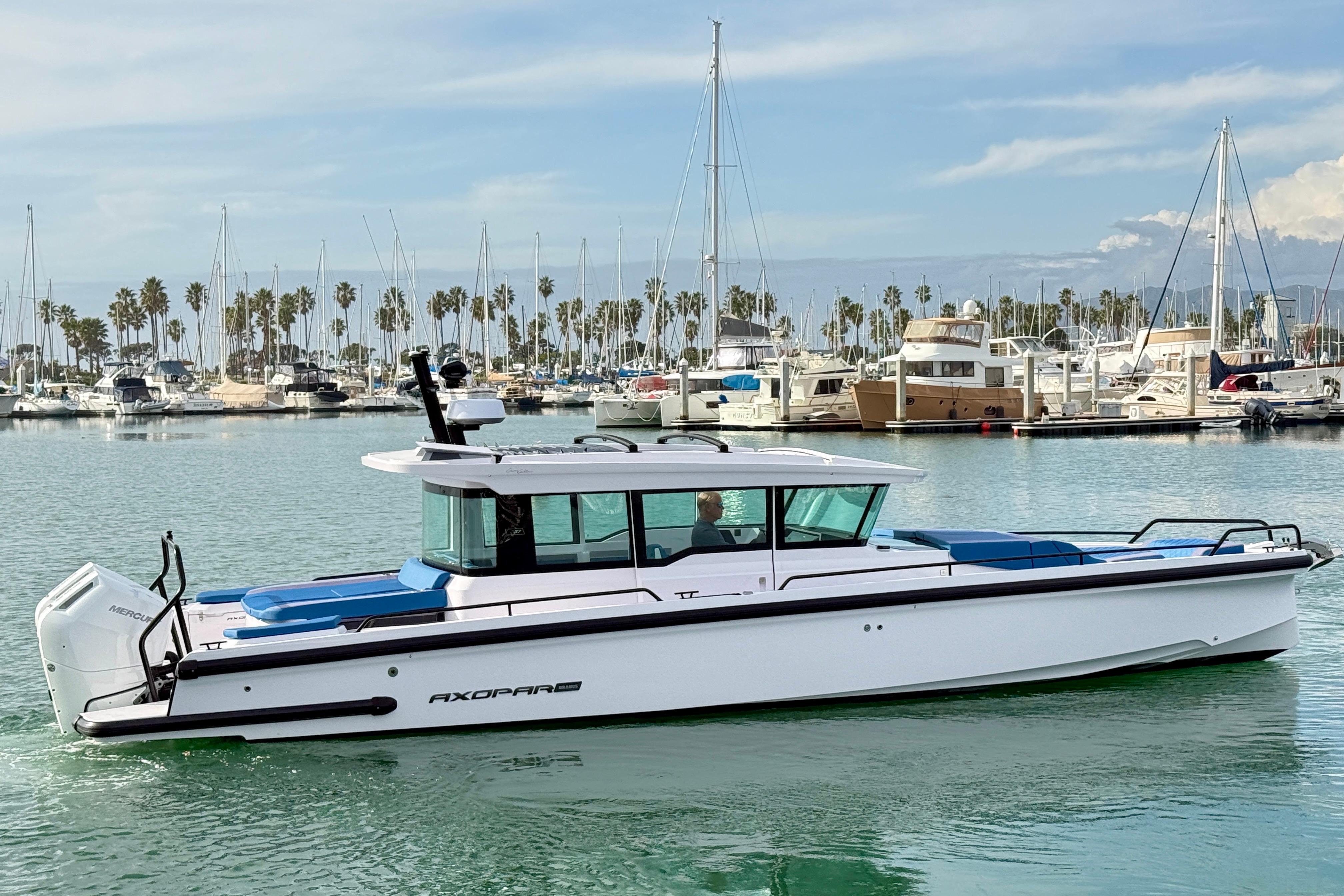 2025 Axopar 37 XC Cross Cabin