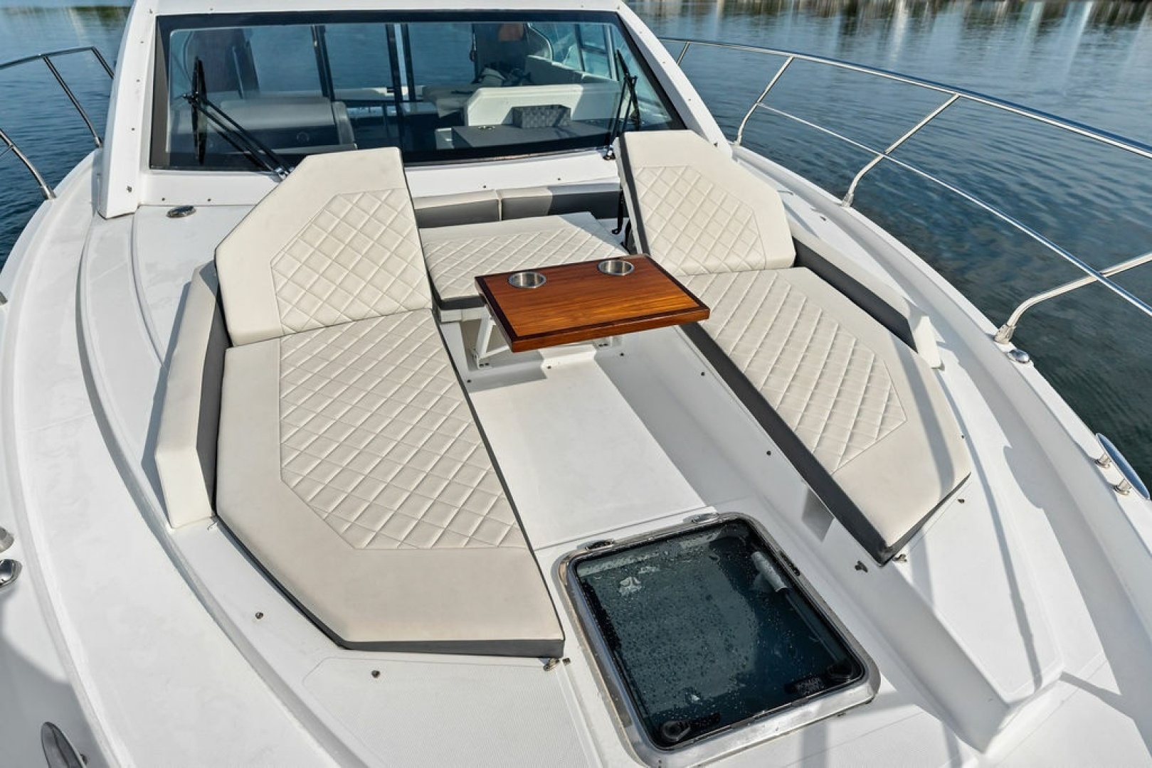 2022 Cruisers Yachts 46 CANTIUS - Image 10