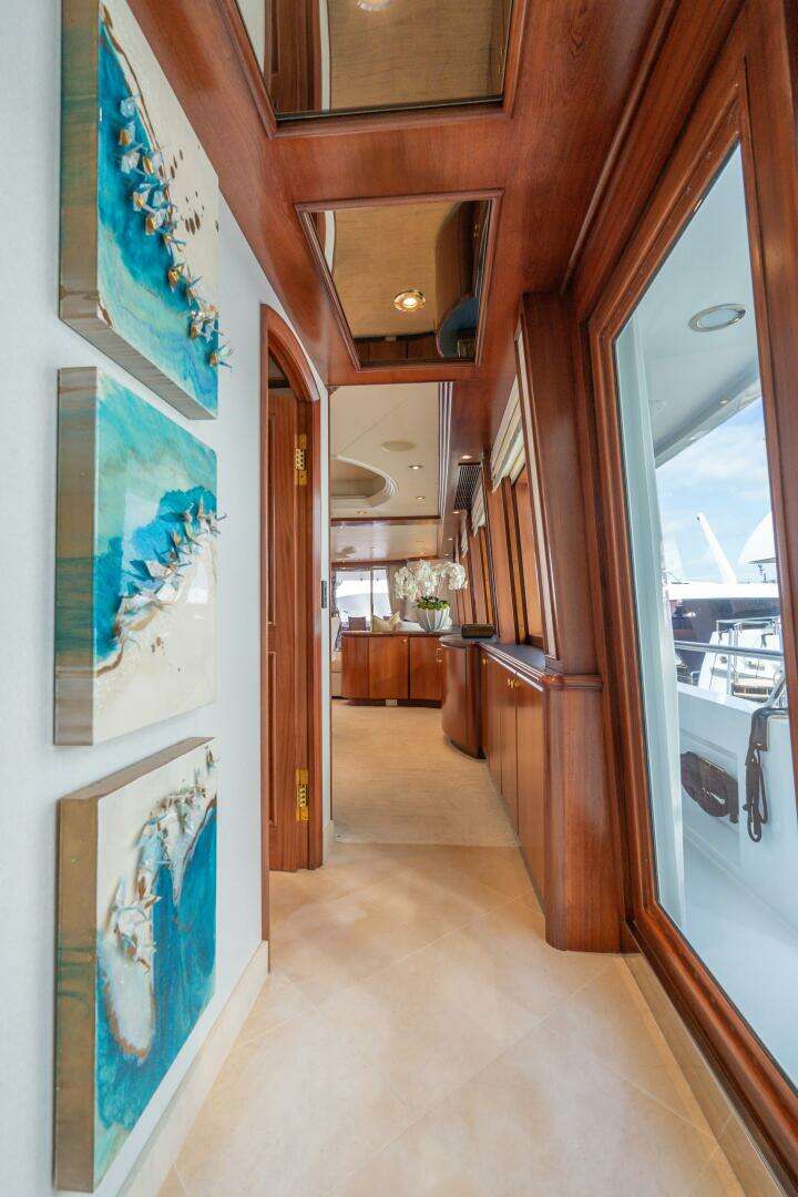2004 Crescent Raised Pilothouse - Image 10