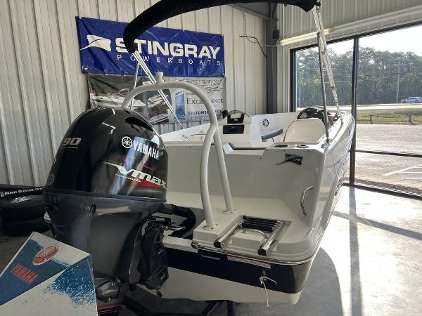 2025 Stingray 172SC boat with Yamaha engine displayed in showroom.