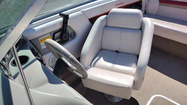 1999 Chaparral 2130 SS boat interior with steering wheel and white captain's chair.