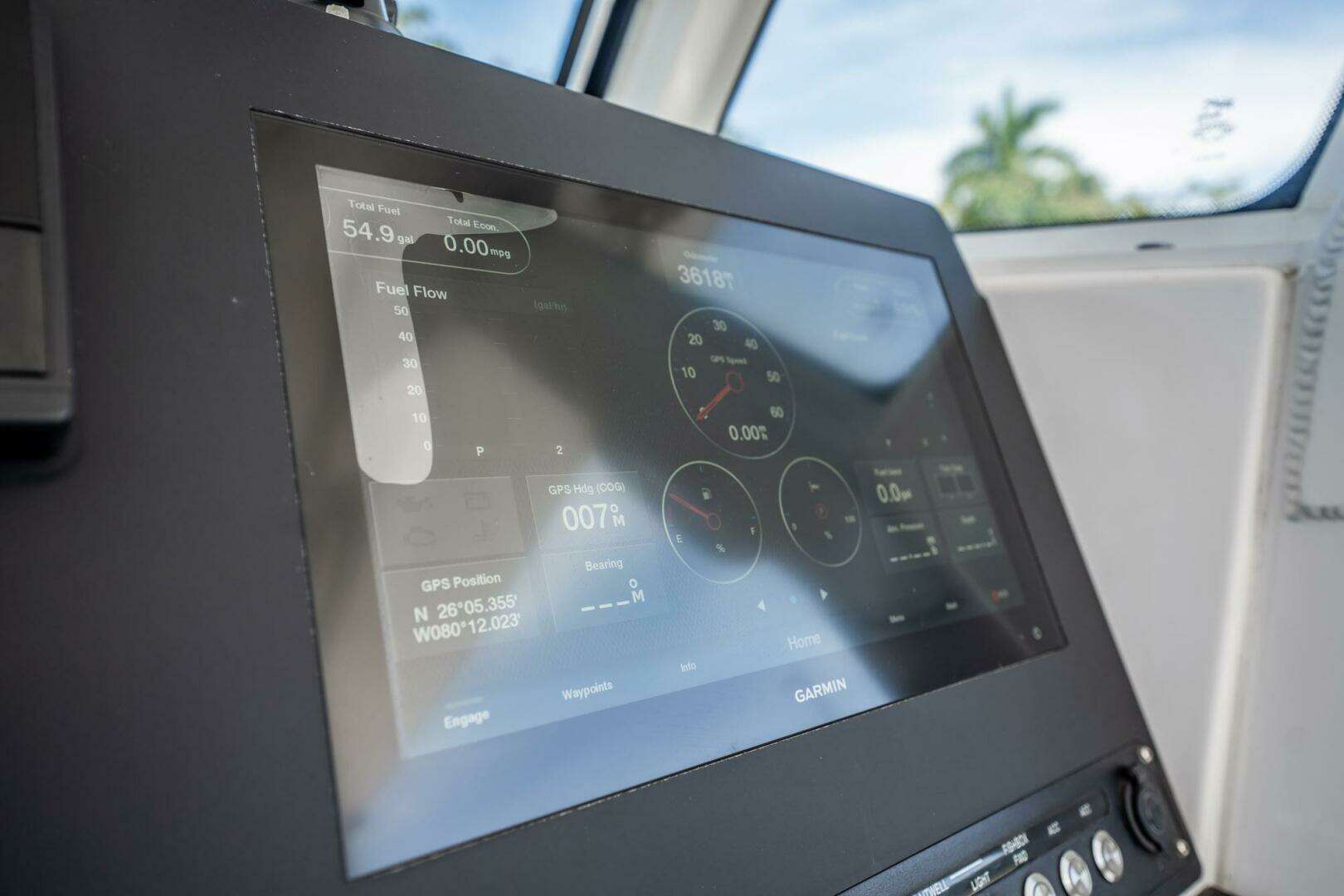 2021 Everglades 335 Center Console - Image 30