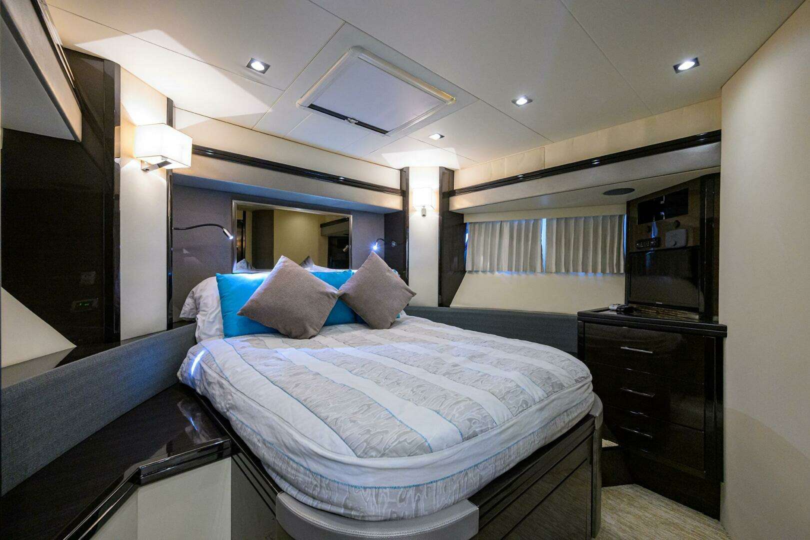 2016 Marquis 660 Sport Yacht - Image 13