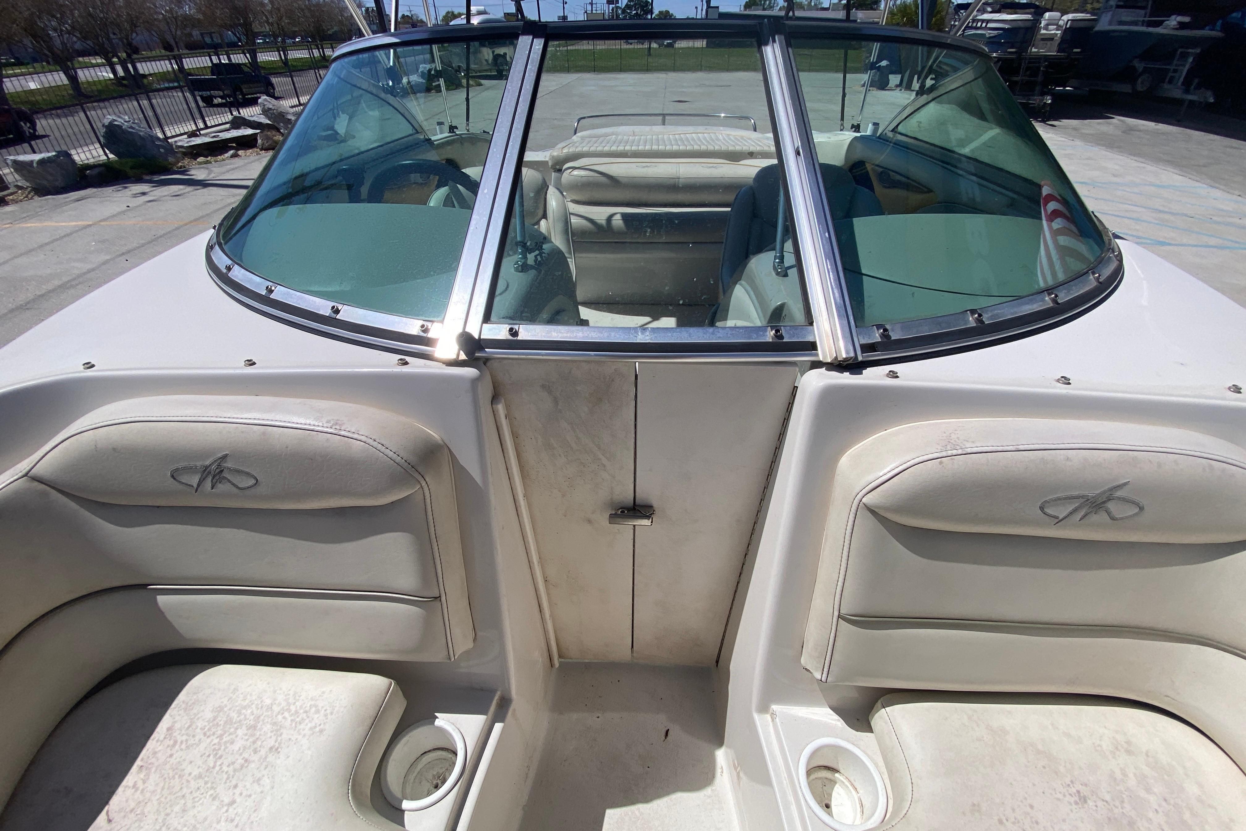2003 Monterey 208SI Montura boat interior with seating and windshield view.