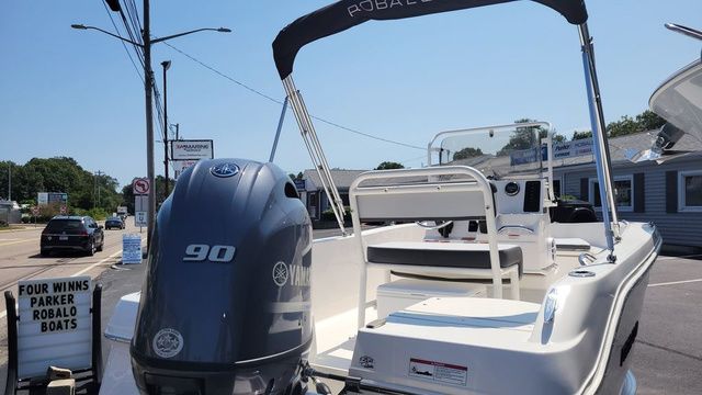 2025 Robalo R160 Center Console - 2