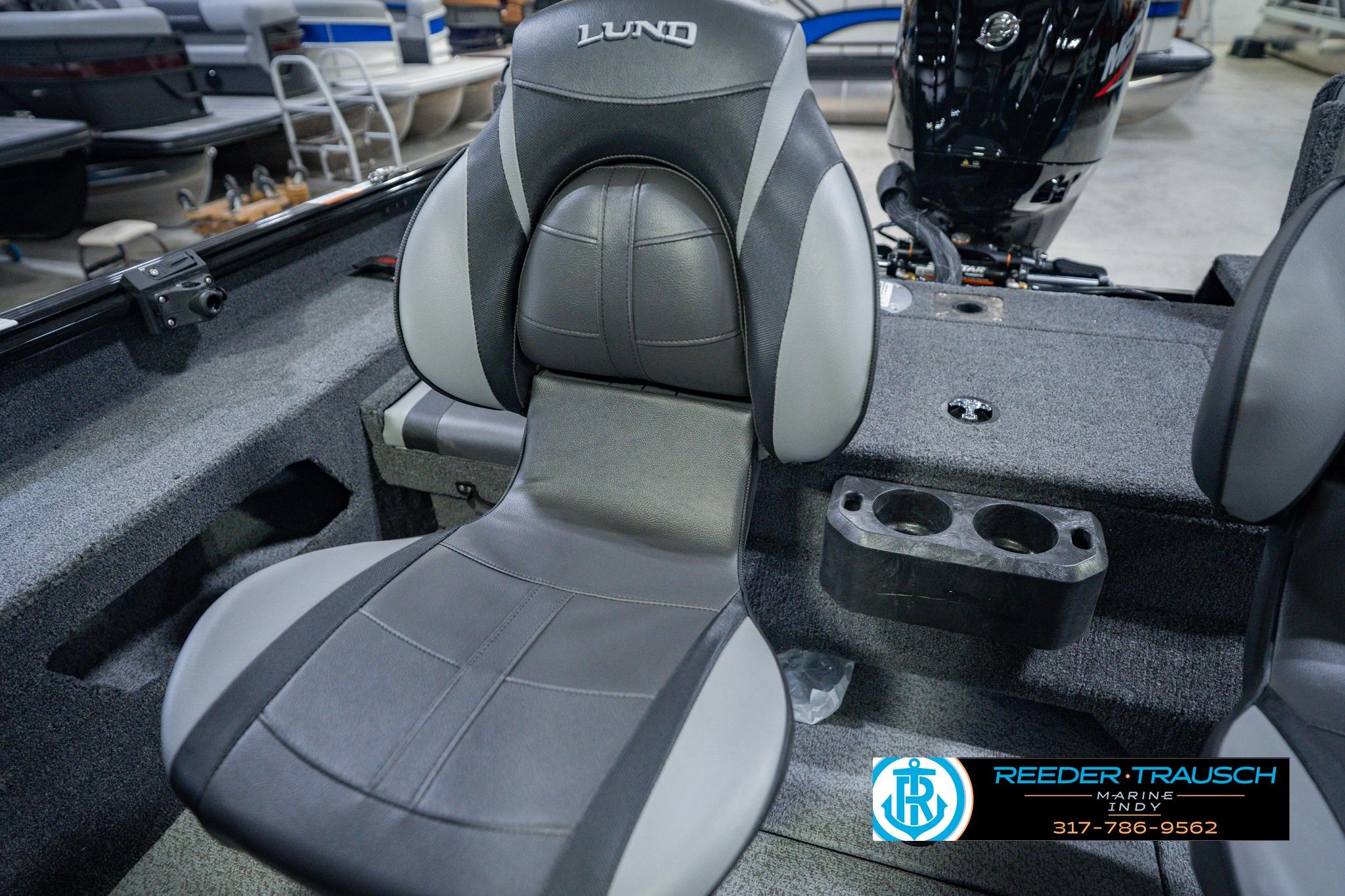 2026 Lund 1775 Impact XS boat seat with cup holders, showcased at Reeder Trausch Marine.
