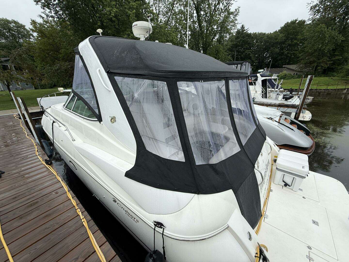 2004 Cruisers 370 Express - Image 4
