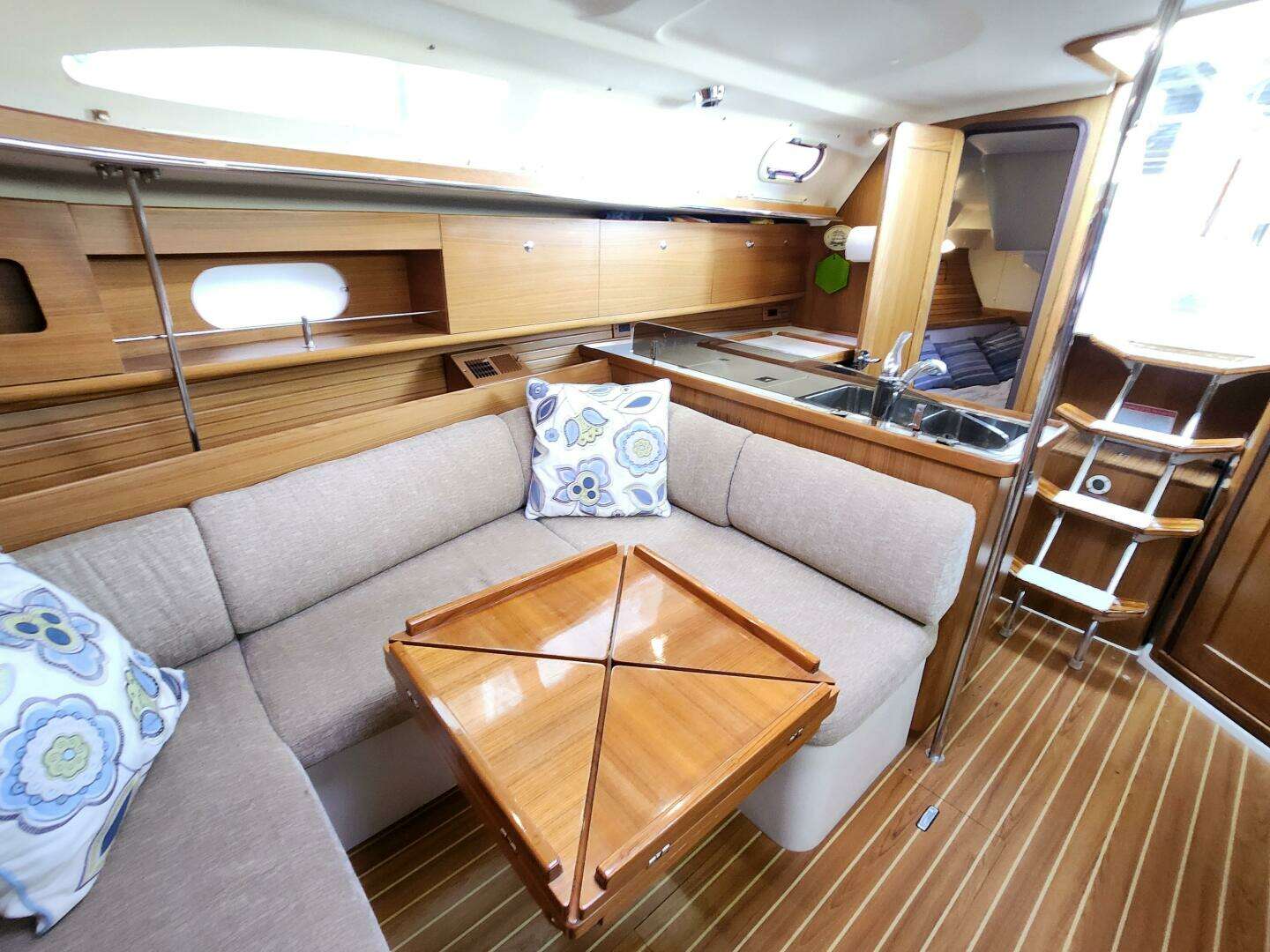 2012 Catalina 355 - Image 25