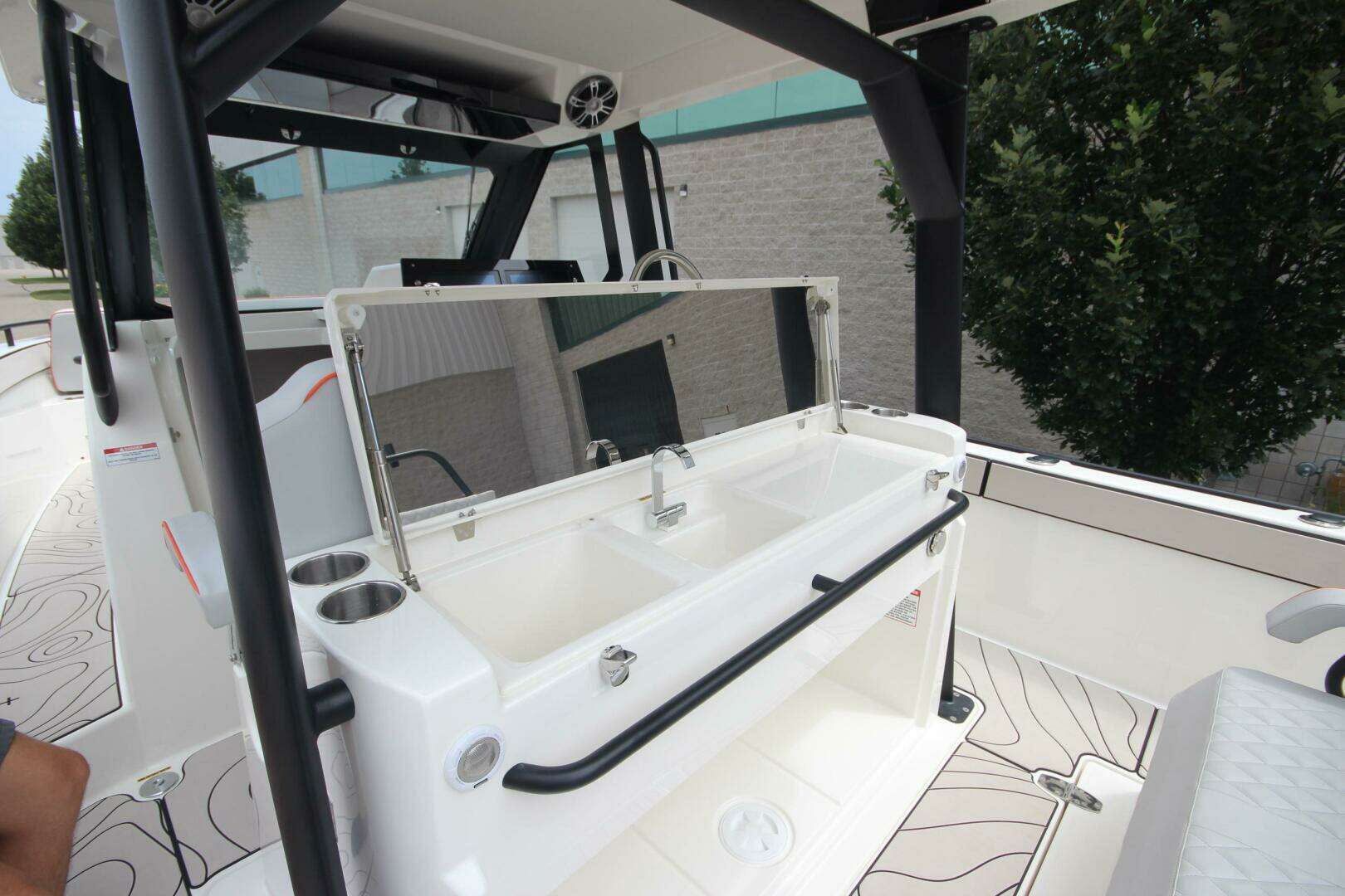 2025 Zodiac X10CC Twin Mercury 400's w/ Joystick - Image 18