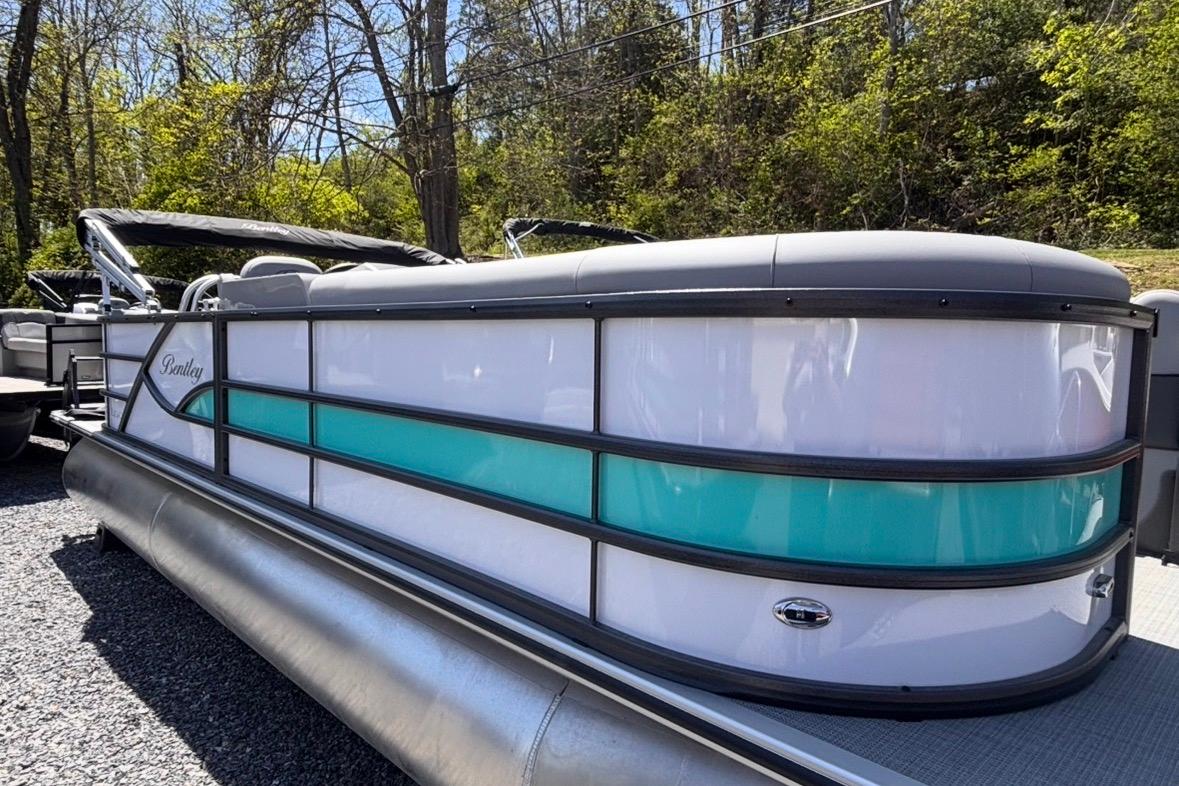2026 Bentley Pontoons Legacy 220 Cruise XL