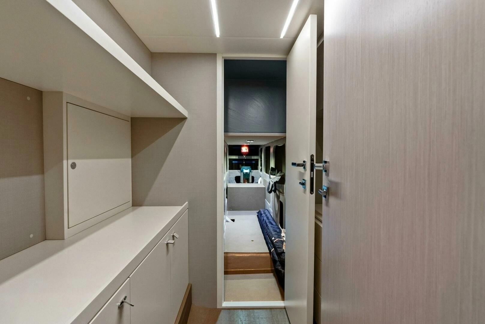 2026 Absolute 70 Navetta - Image 52