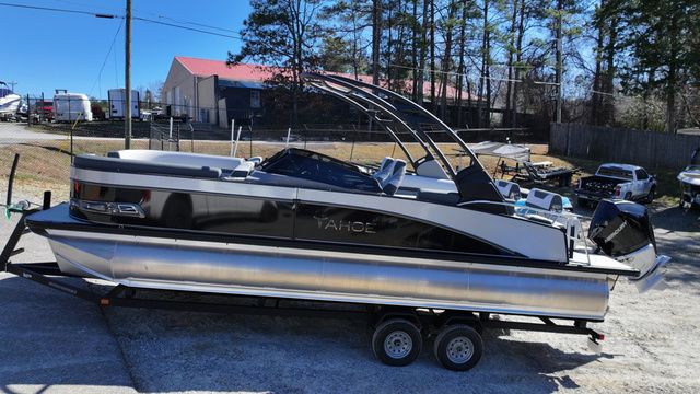 2026 Tahoe Cascade - Quad Lounger Shift Windshield - 10