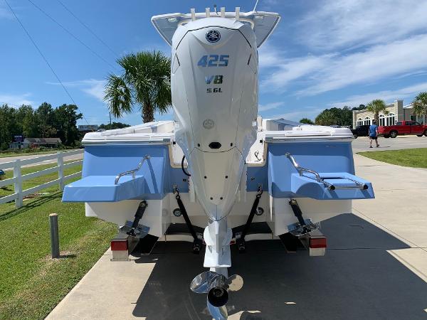 2024 Robalo 266 Cayman boat with Yamaha 425 V8 engine, rear view.