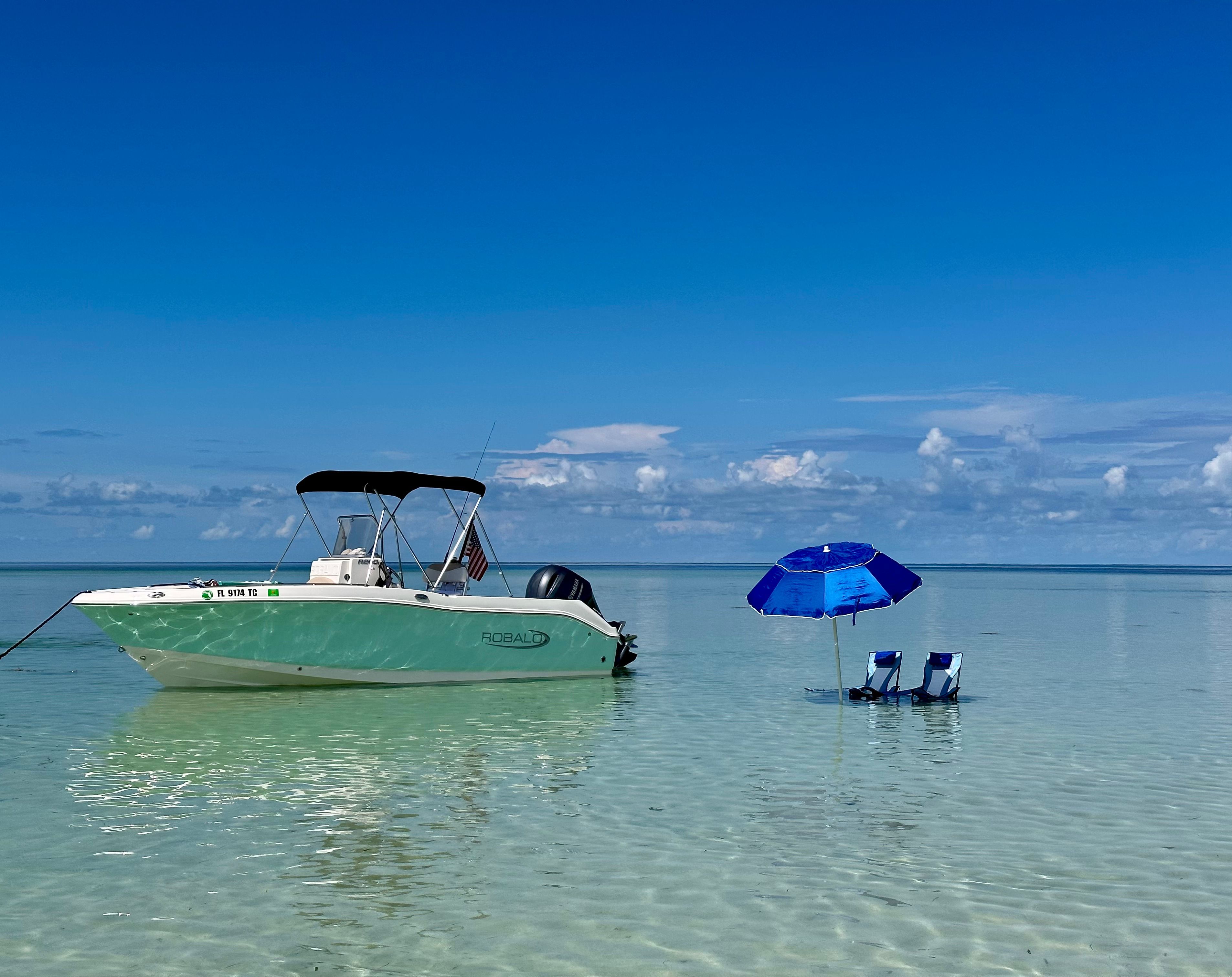 2022 Robalo R200 Center Console