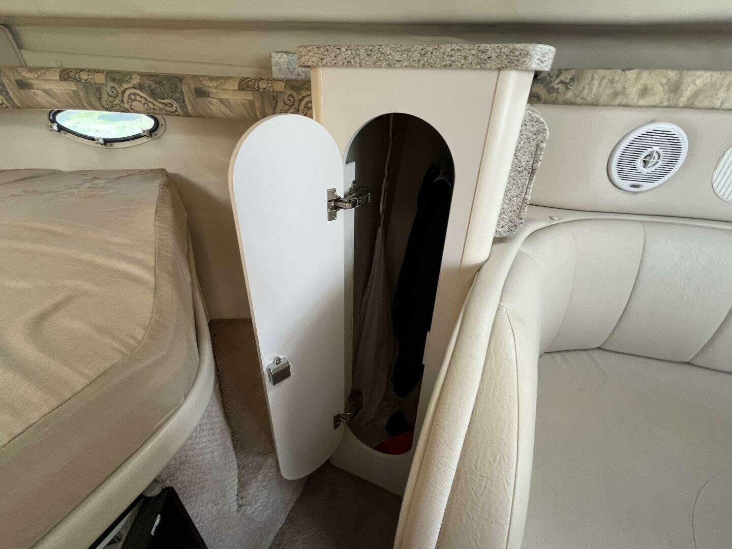 2000 Rinker Fiesta Vee 340 - Image 36