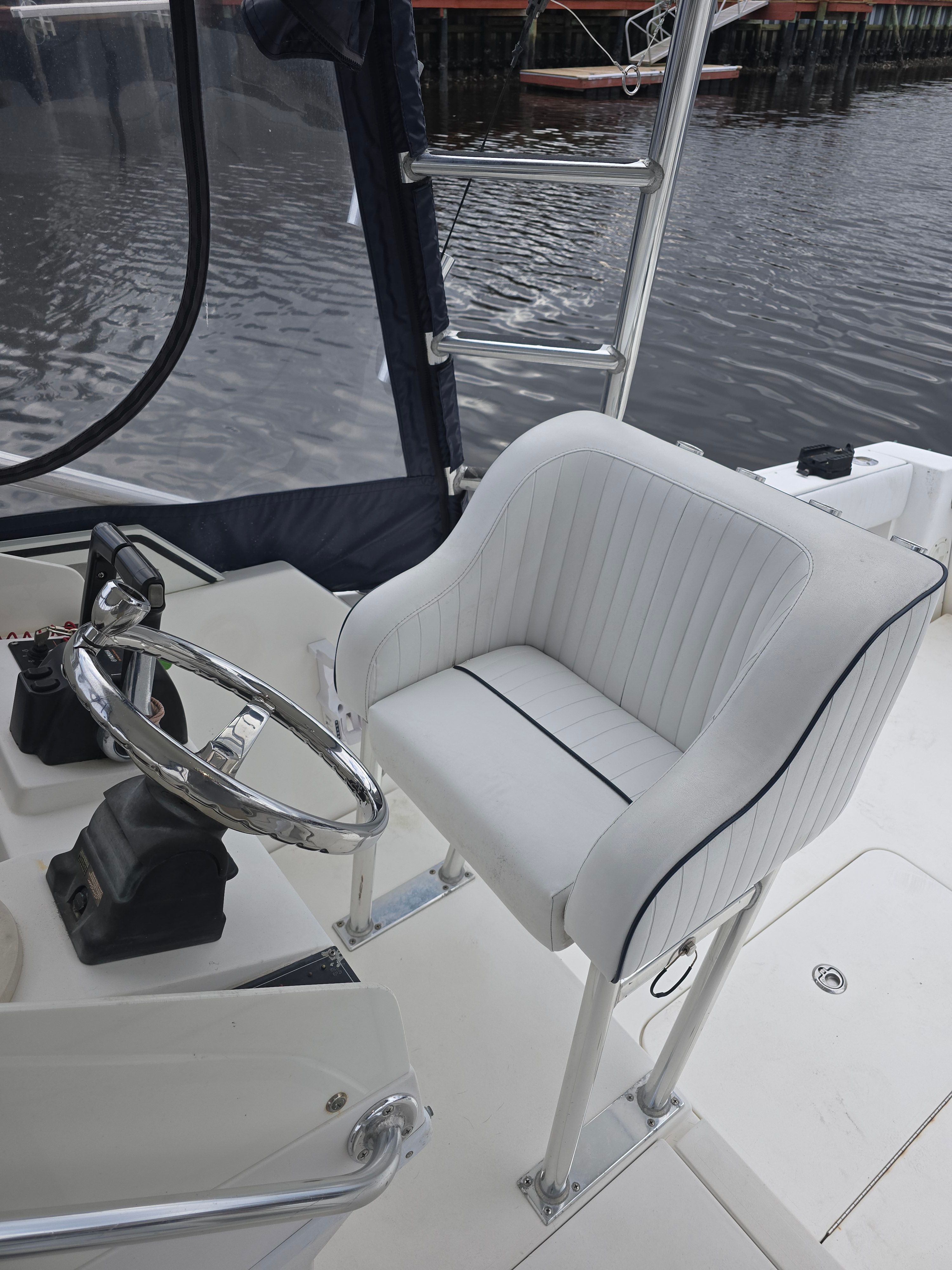 2005 Contender 35SC Express - 16