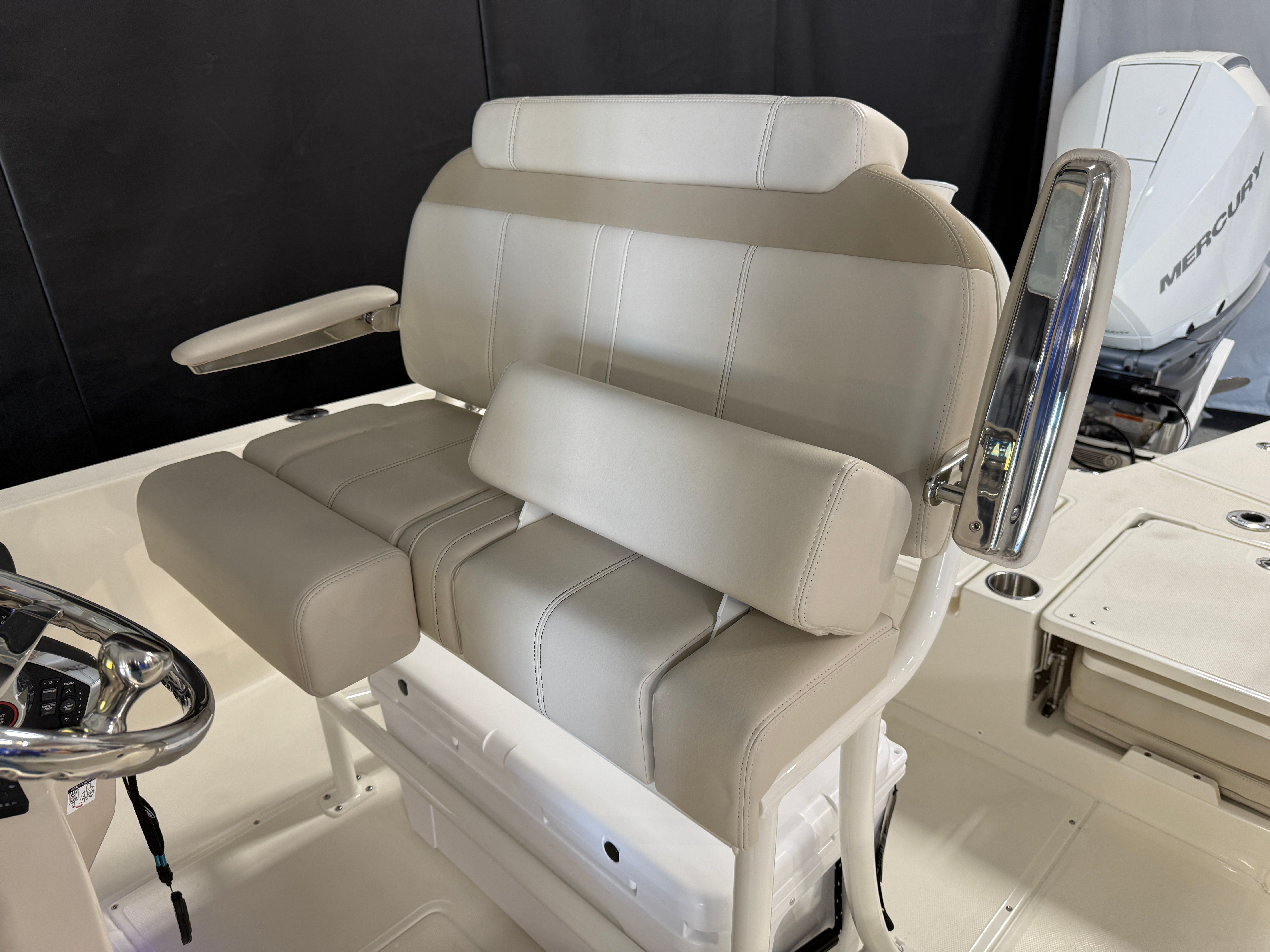 2026 Boston Whaler 250 Dauntless - 47